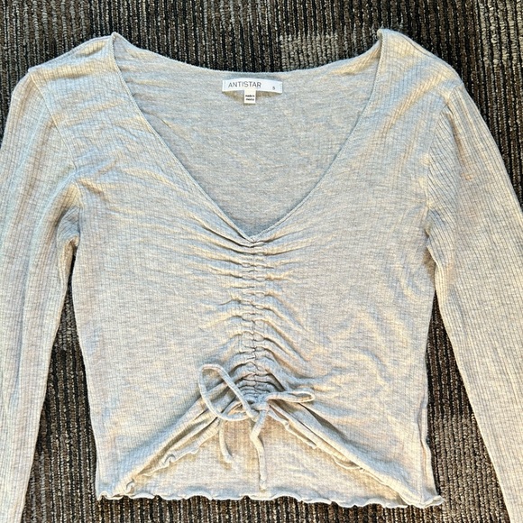 Grey ruched crop top no flaws - Picture 3 of 4